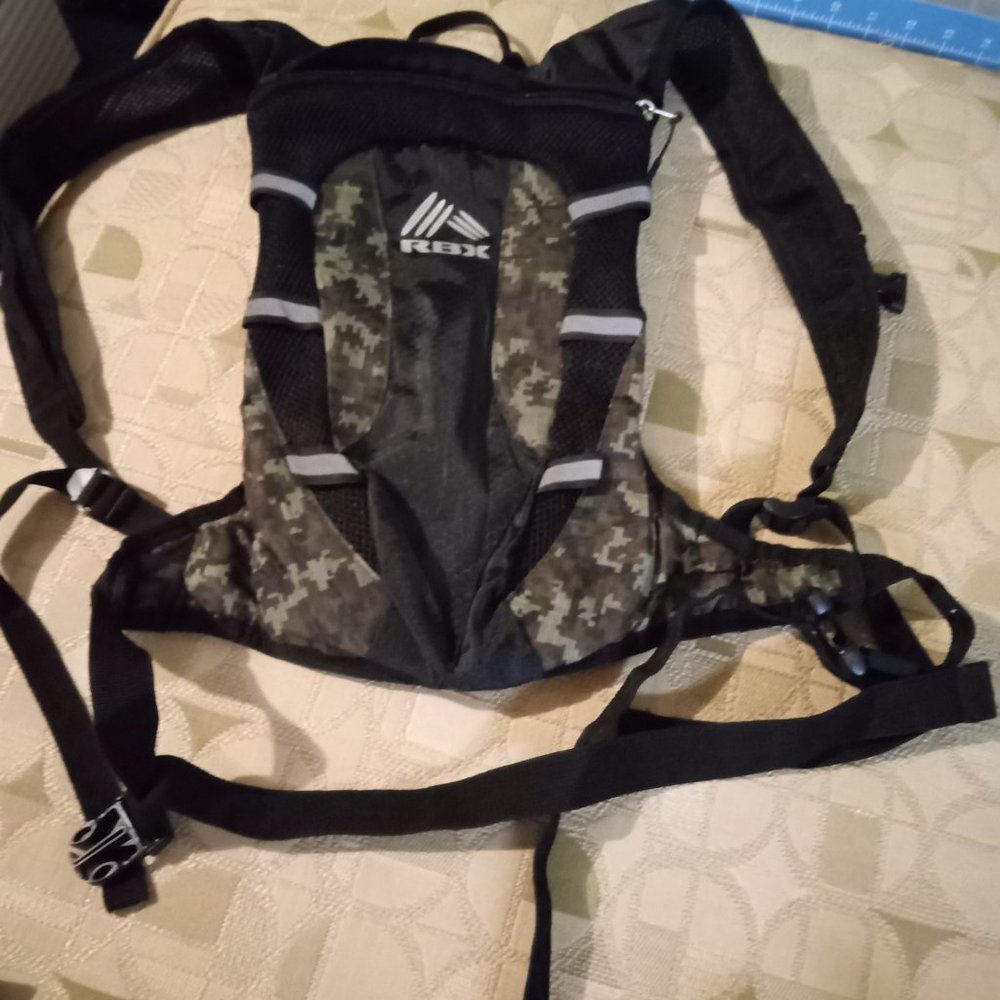 Three NEW backpacks - Picture 2 of 4